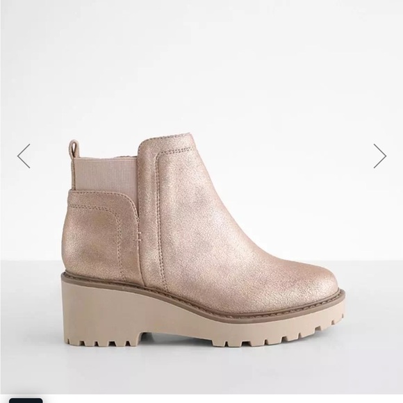 Girls - Fury Lug Boot Rose Gold bootie with zip up
DV BY DOLCE VITA- NEW - Picture 4 of 4